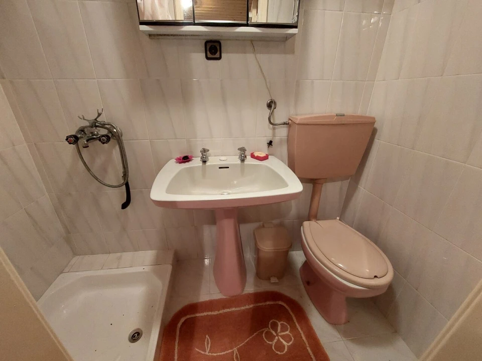 Moradia T4 para Venda em Vila e Roussas Foto 3