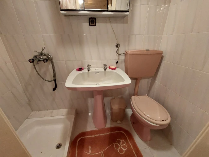 Moradia T4 para Venda em Vila e Roussas Foto 3