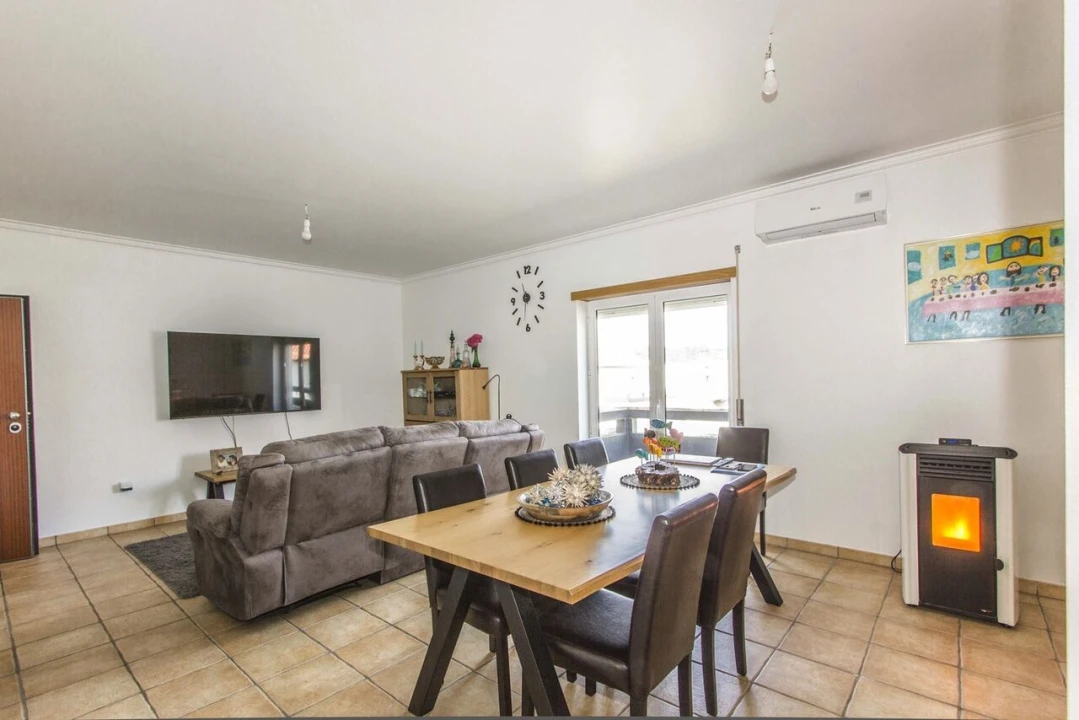 Apartamento T2 para Venda em Tornada e Salir do Porto Foto 1