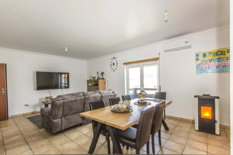 Apartamento T2 para Venda em Tornada e Salir do Porto