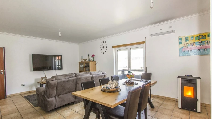 Apartamento T2 para Venda em Tornada e Salir do Porto