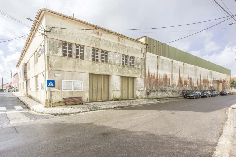 Armazém para Venda em Alcobaça e Vestiaria Foto 4