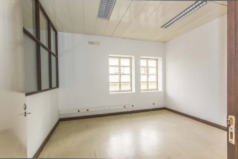 Armazém para Venda em Alcobaça e Vestiaria Foto 7