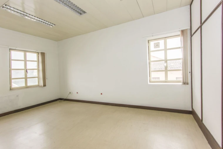 Armazém para Venda em Alcobaça e Vestiaria Foto 8