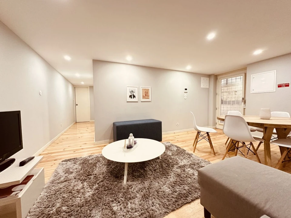 Apartamento T2 para Venda em Cedofeita, Santo Ildefonso, Sé, Miragaia, São Nicolau e Vitória Foto 1