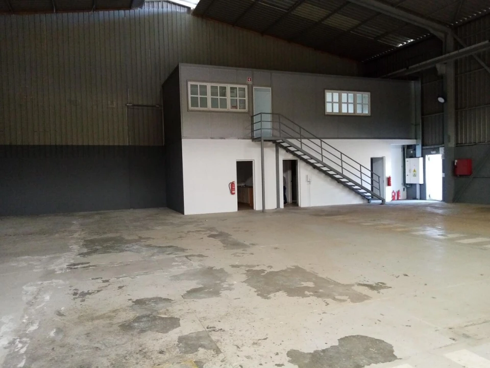 Armazém para Arrendamento em Messegães, Valadares e Sá Foto 4