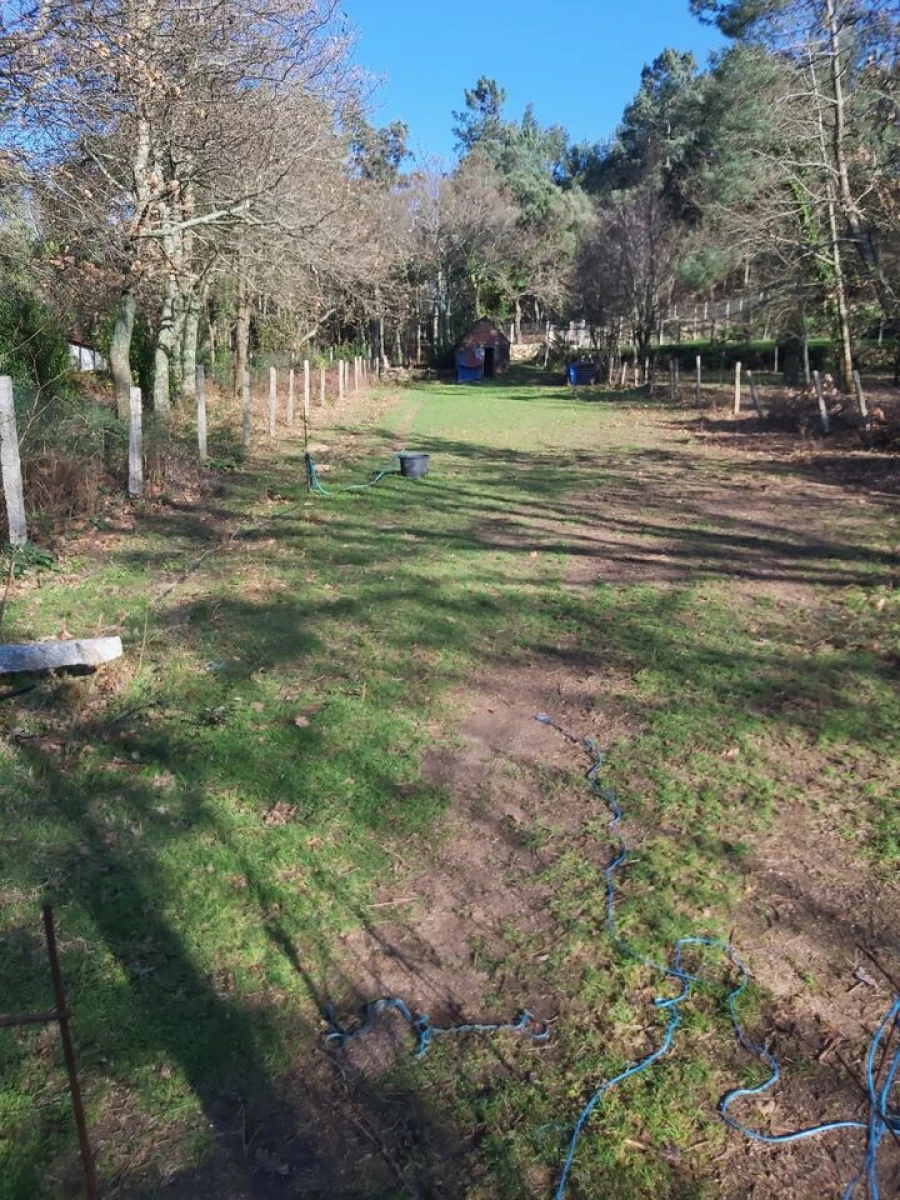 Terreno para Venda em Vila e Roussas Foto 2