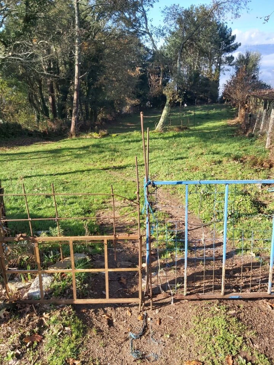 Terreno para Venda em Vila e Roussas Foto 6