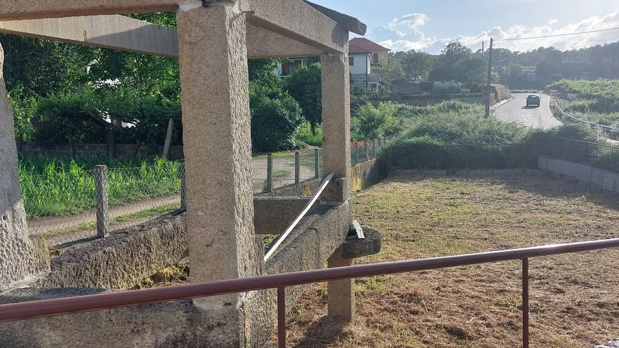 Terreno para Venda em Vila e Roussas