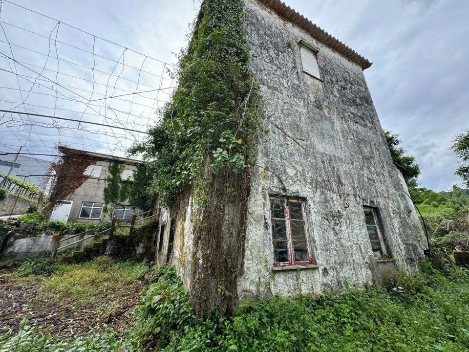 Moradia T7 para Venda em Prado e Remoães Foto 1