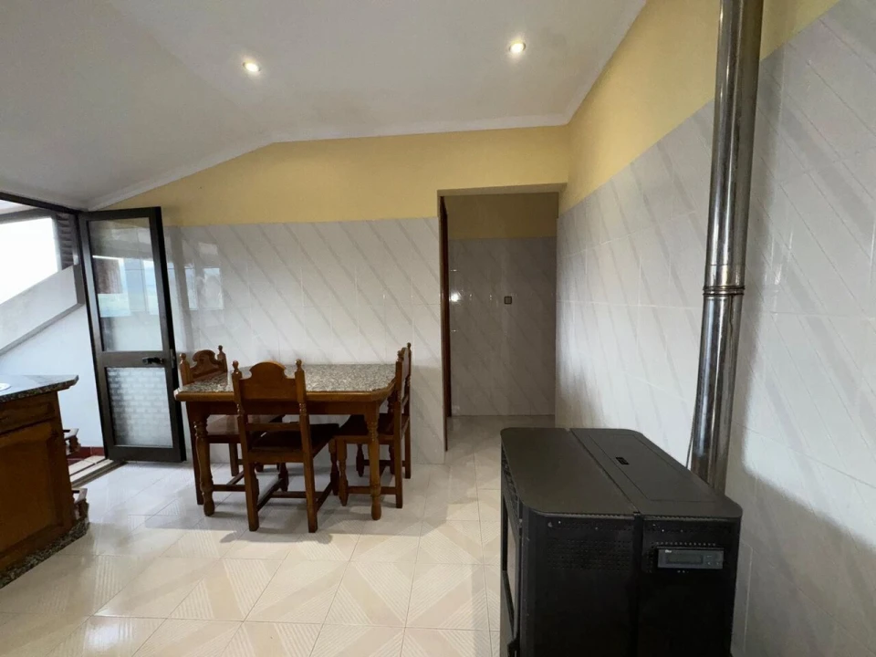 Apartamento T2 para Venda em Vila e Roussas Foto 3