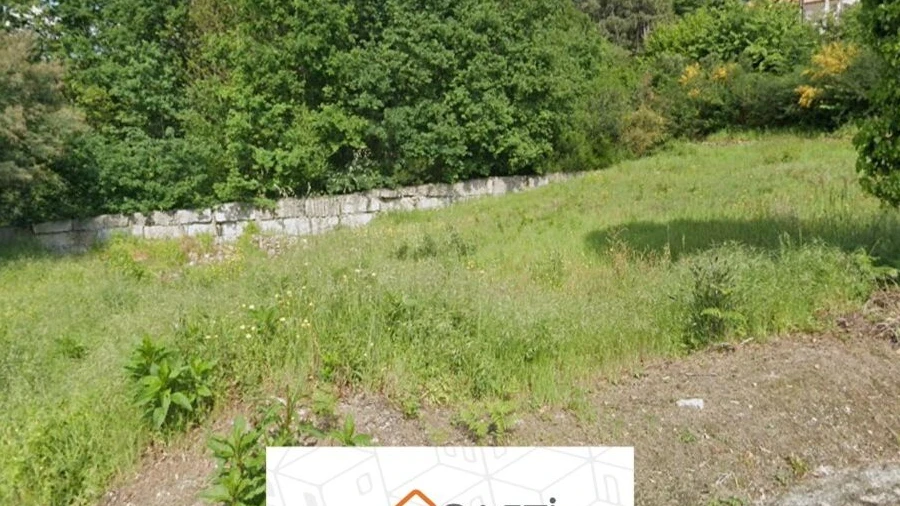Terreno para Venda em Vila e Roussas