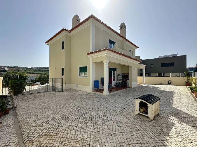 Moradia T4 para Venda em Santa Maria, São Pedro e Matacães Foto 2