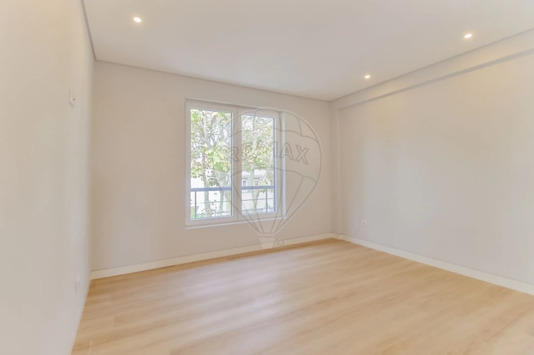 Apartamento T3 para Venda em Carcavelos e Parede Foto 13