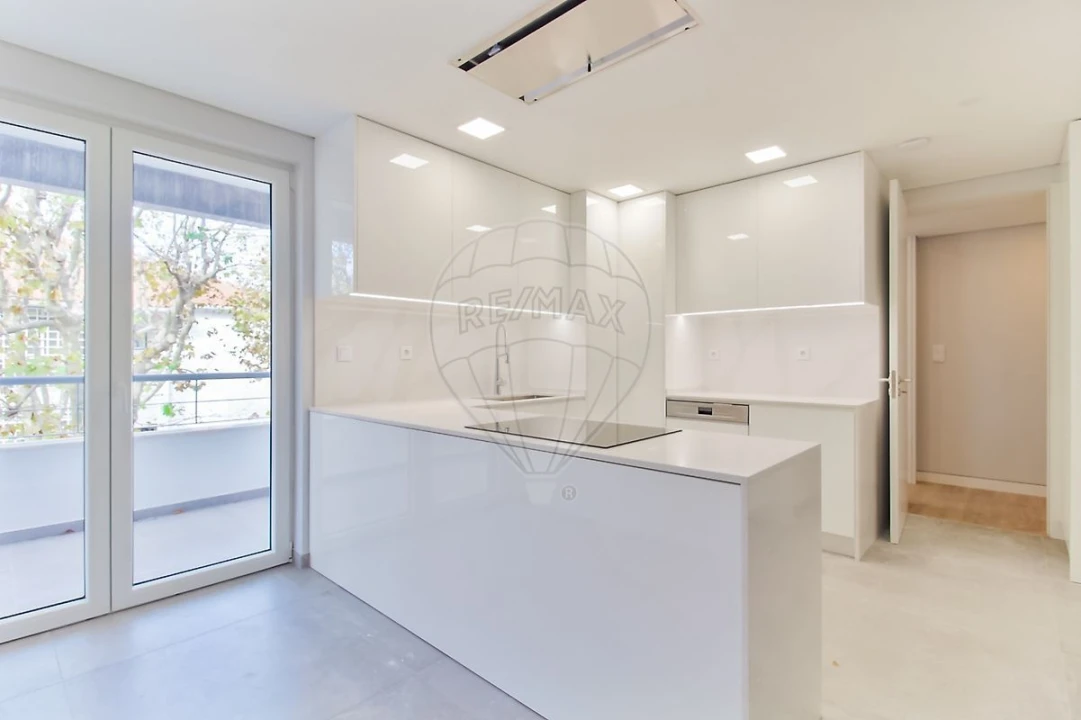 Apartamento T3 para Venda em Carcavelos e Parede Foto 7