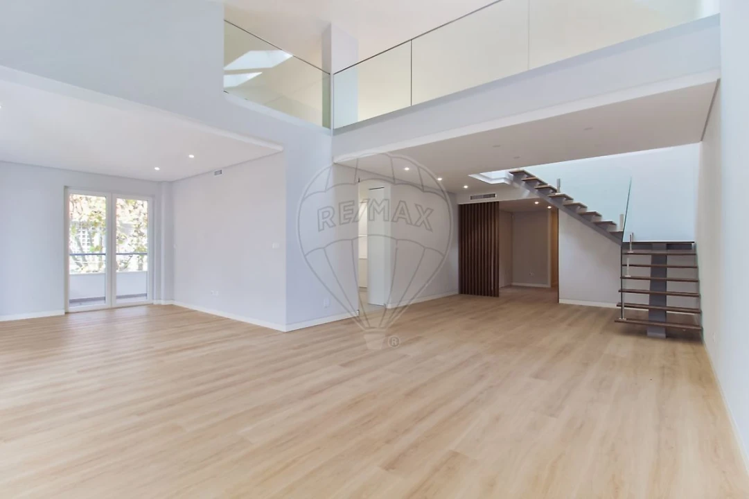 Apartamento T3 para Venda em Carcavelos e Parede Foto 3