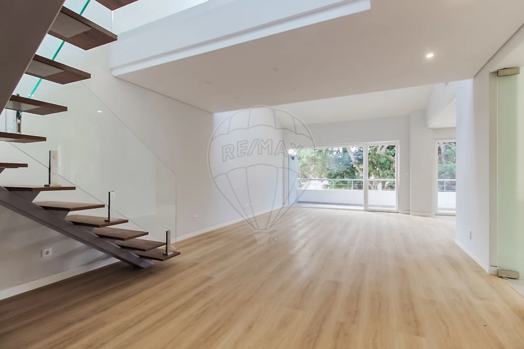 Apartamento T3 para Venda em Carcavelos e Parede Foto 2