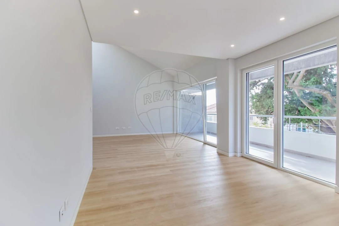 Apartamento T3 para Venda em Carcavelos e Parede Foto 4