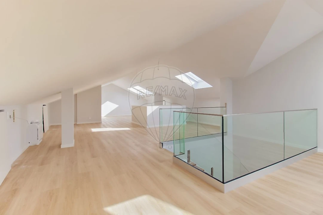 Apartamento T3 para Venda em Carcavelos e Parede Foto 16