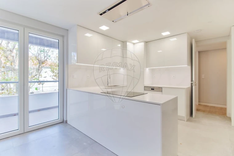 Apartamento T3 para Venda em Carcavelos e Parede Foto 7