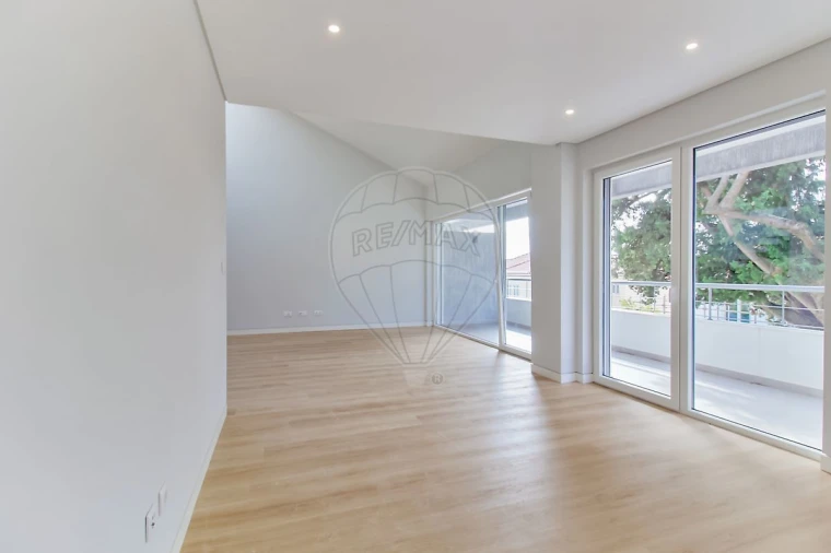 Apartamento T3 para Venda em Carcavelos e Parede Foto 4