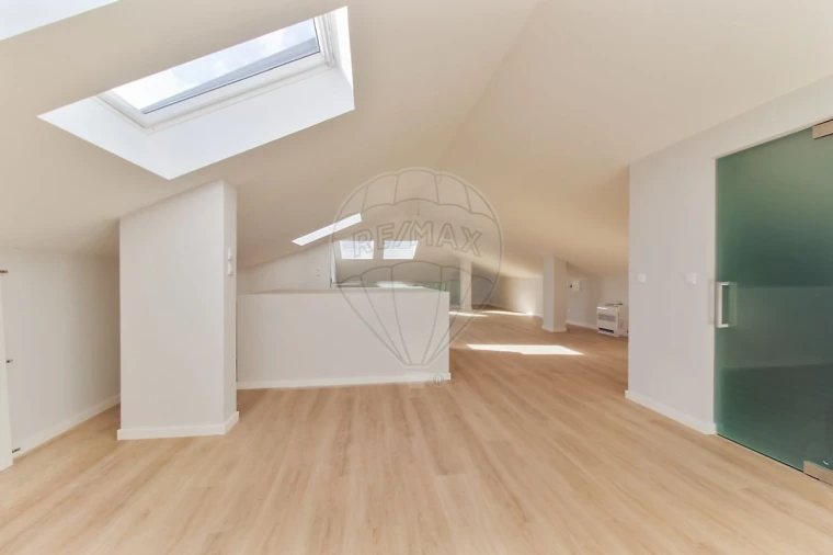 Apartamento T3 para Venda em Carcavelos e Parede Foto 17