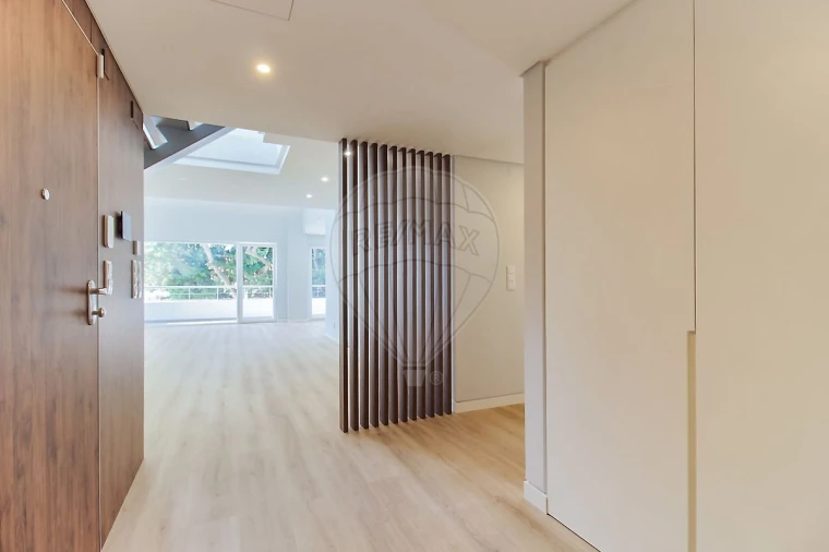 Apartamento T3 para Venda em Carcavelos e Parede Foto 1