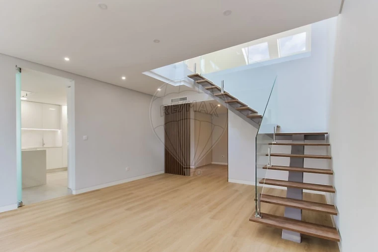 Apartamento T3 para Venda em Carcavelos e Parede Foto 15