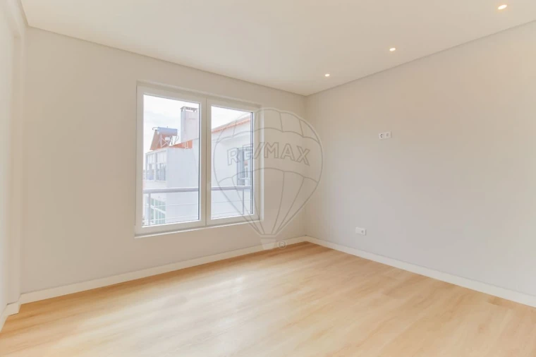 Apartamento T3 para Venda em Carcavelos e Parede Foto 14