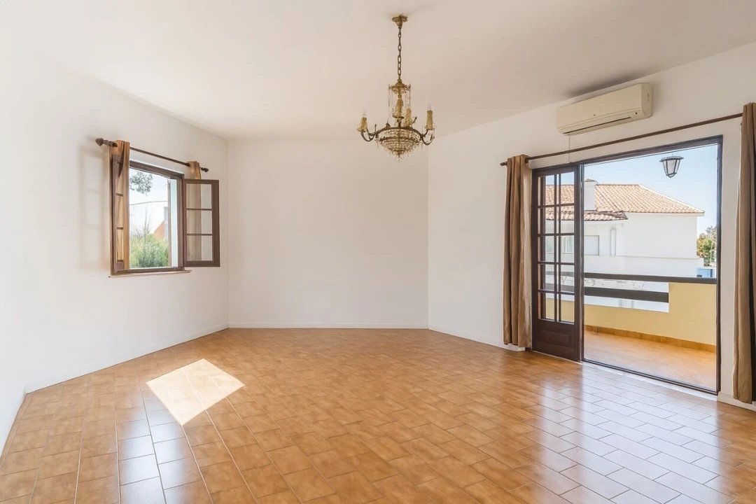 Moradia T5 para Venda em Charneca de Caparica e Sobreda Foto 18