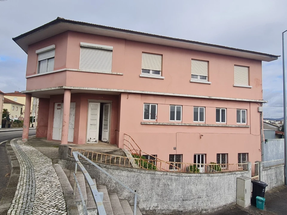 Armazém para Arrendamento em São João da Madeira Foto 1