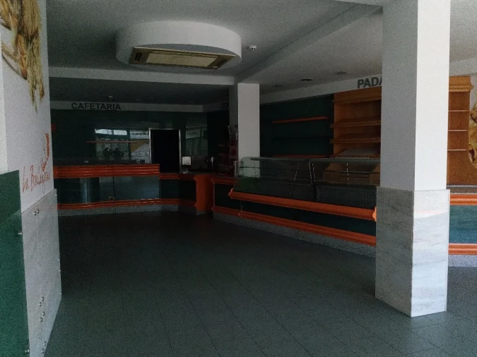 Loja para Arrendamento em Vila de Cucujães Foto 4