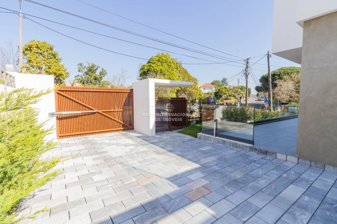 Moradia T4 para Venda em Rio de Mouro Foto 2