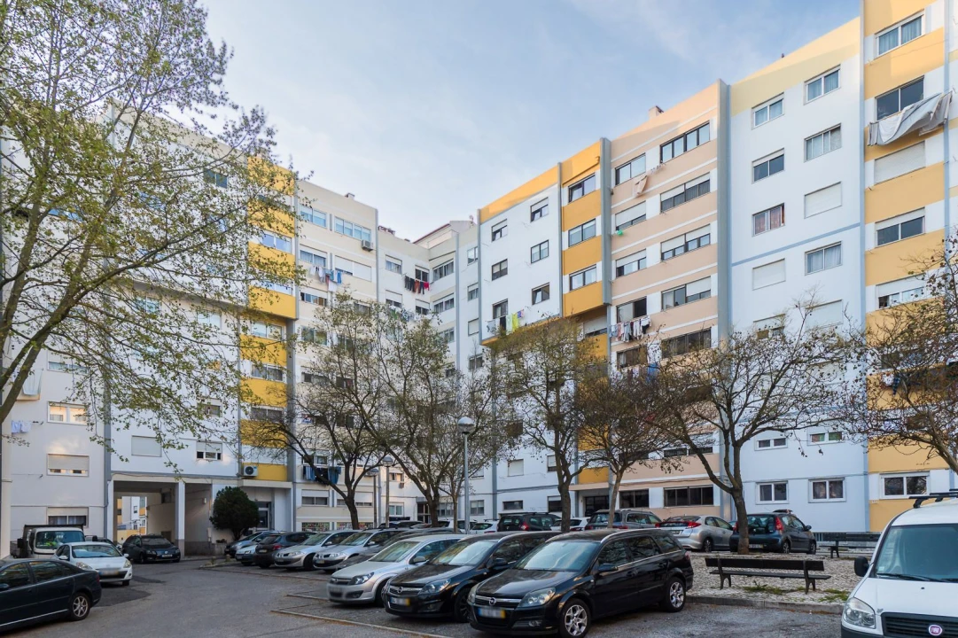 Apartamento T3 para Venda em Massamá e Monte Abraão Foto 1