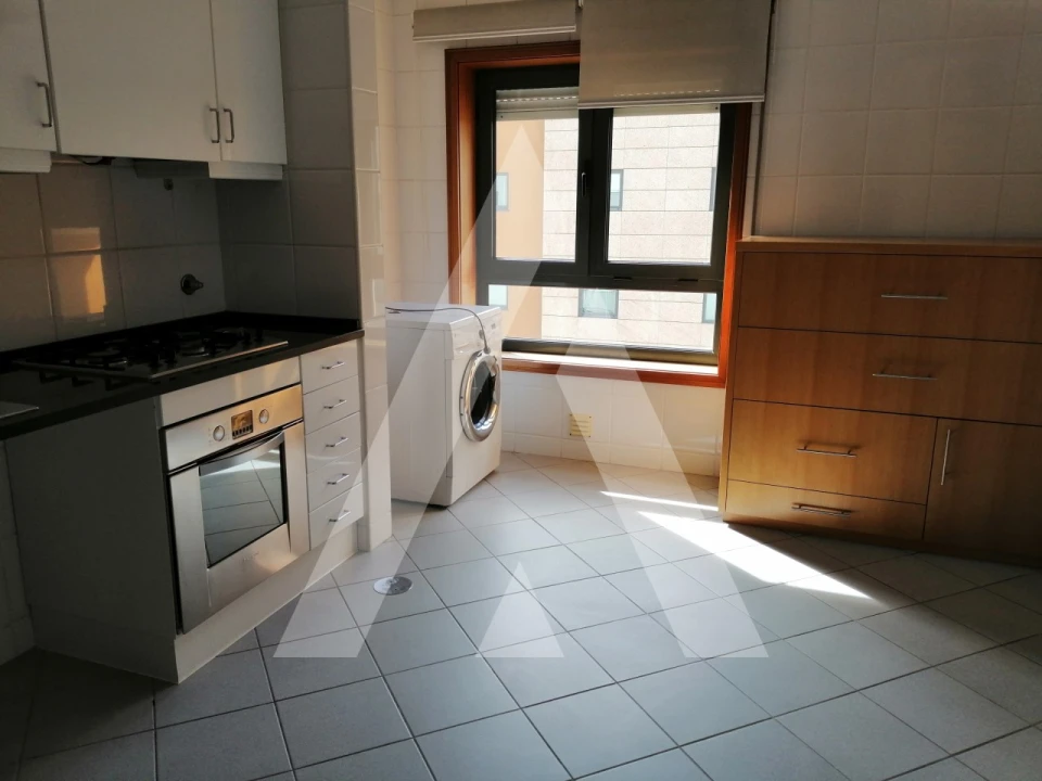 Apartamento T3 para Arrendamento em Glória e Vera Cruz Foto 5