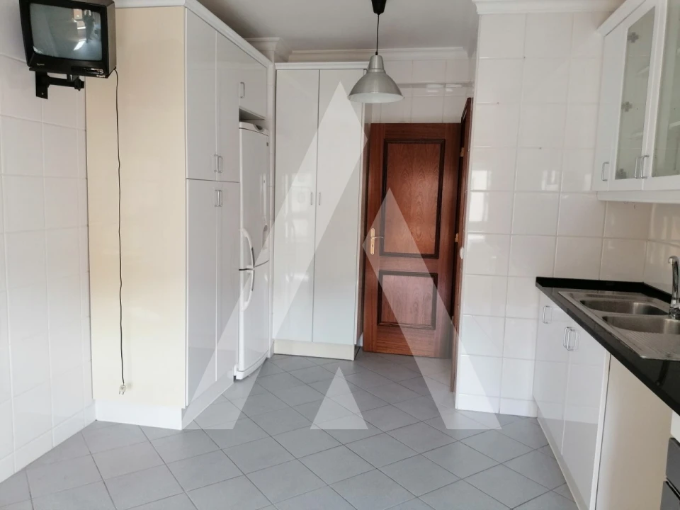 Apartamento T3 para Arrendamento em Glória e Vera Cruz Foto 7