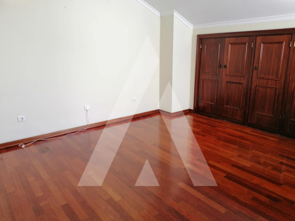 Apartamento T3 para Arrendamento em Glória e Vera Cruz Foto 11