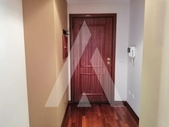 Apartamento T3 para Arrendamento em Glória e Vera Cruz Foto 1
