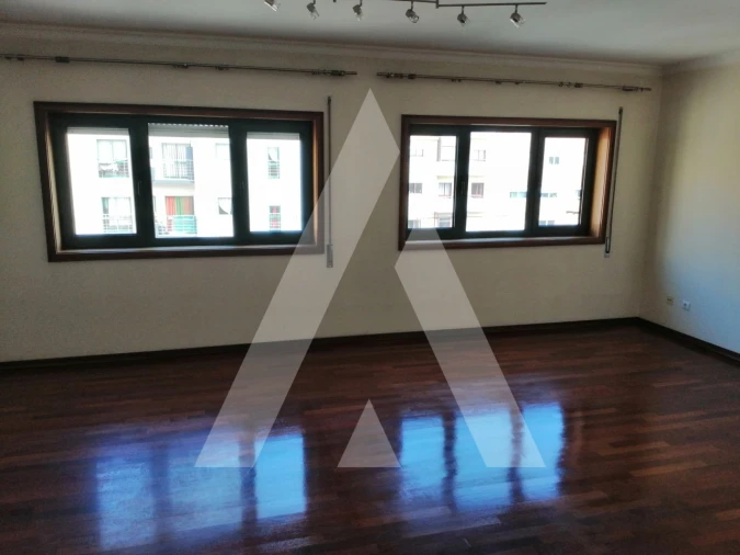 Apartamento T3 para Arrendamento em Glória e Vera Cruz Foto 2