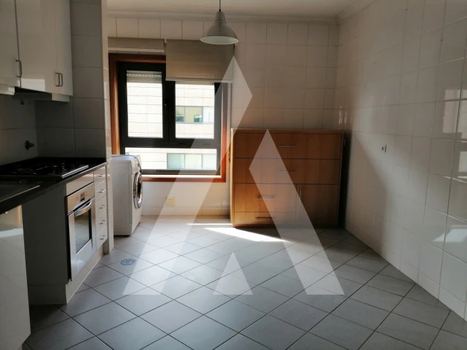 Apartamento T3 para Arrendamento em Glória e Vera Cruz Foto 4