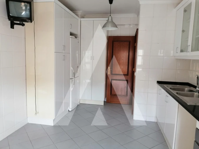 Apartamento T3 para Arrendamento em Glória e Vera Cruz Foto 7