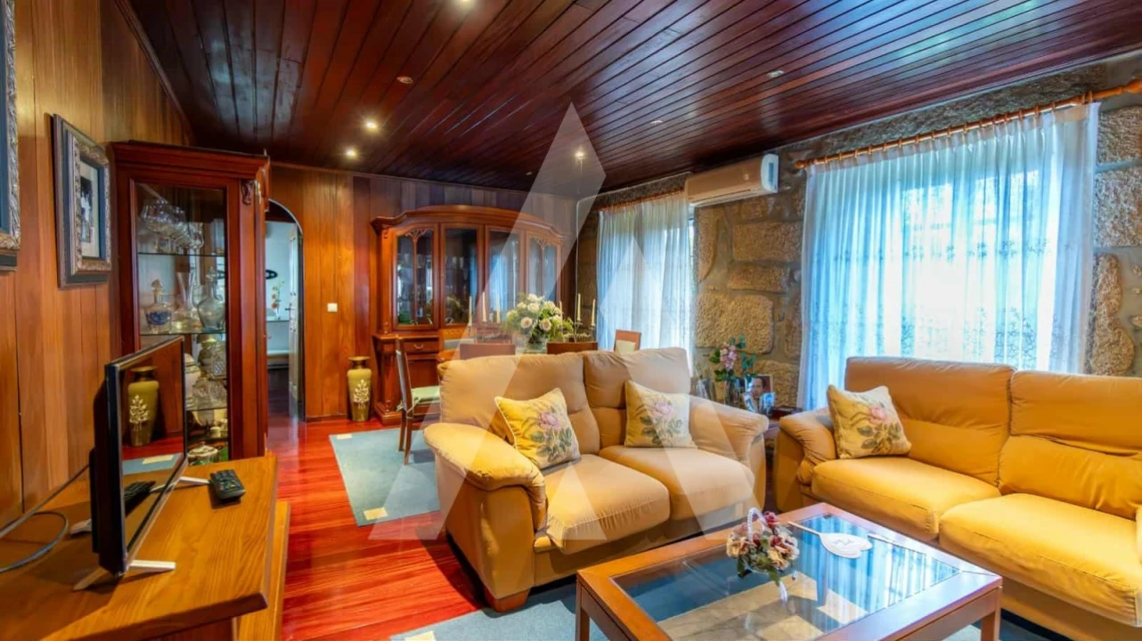 Moradia T4 para Venda em Travanca de Lagos Foto 1