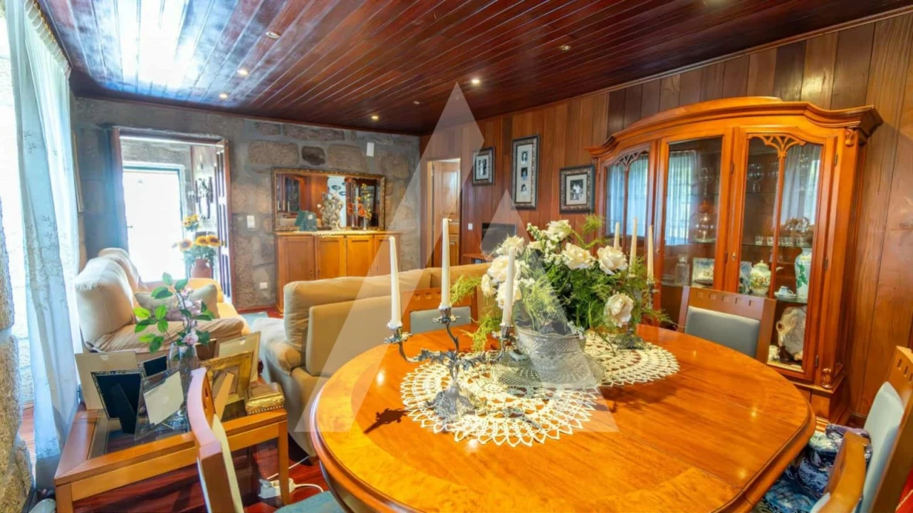 Moradia T4 para Venda em Travanca de Lagos Foto 4