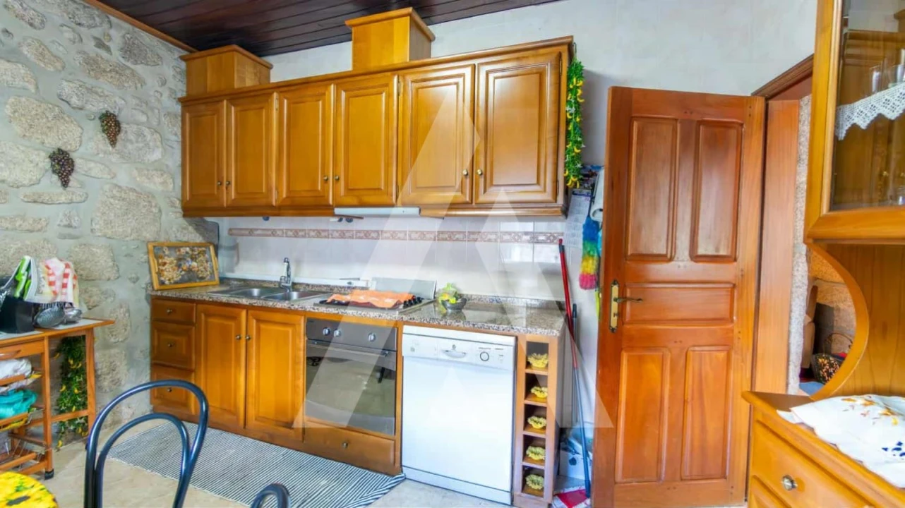 Moradia T4 para Venda em Travanca de Lagos Foto 5