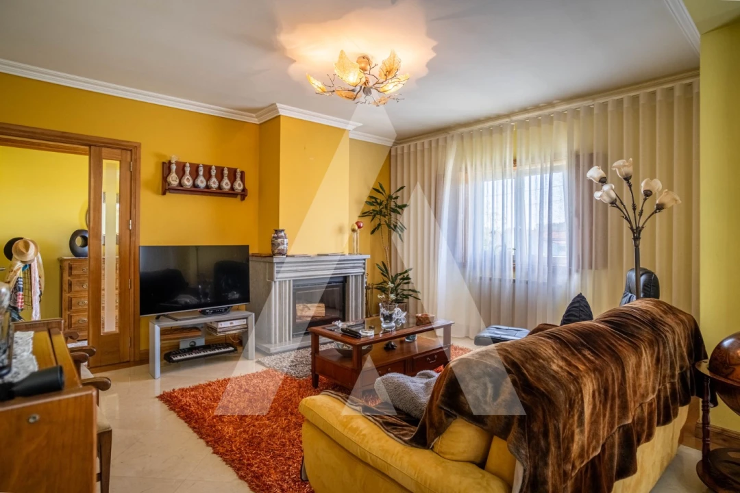 Moradia T4 para Venda em Oliveirinha Foto 5