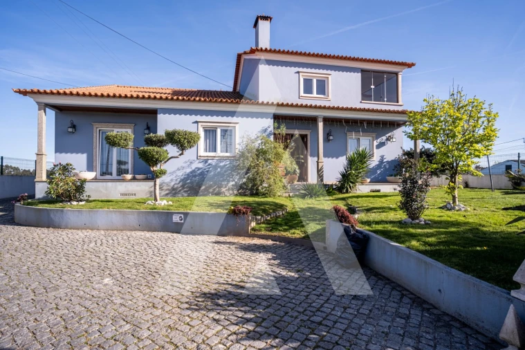 Moradia T4 para Venda em Oliveirinha Foto 1