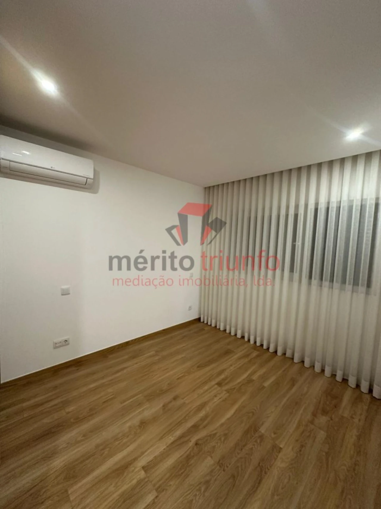 Apartamento T1 para Venda em Nine Foto 11
