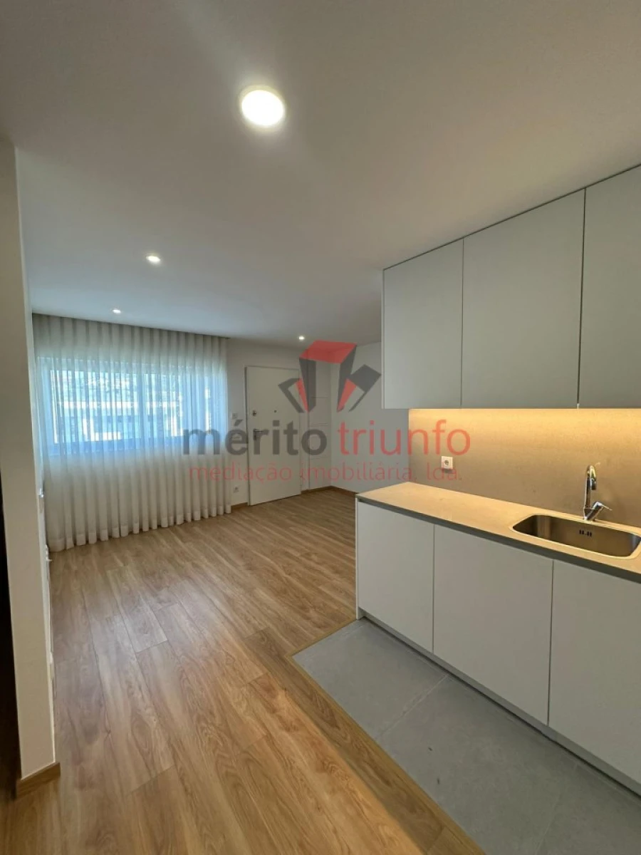 Apartamento T1 para Venda em Nine Foto 2