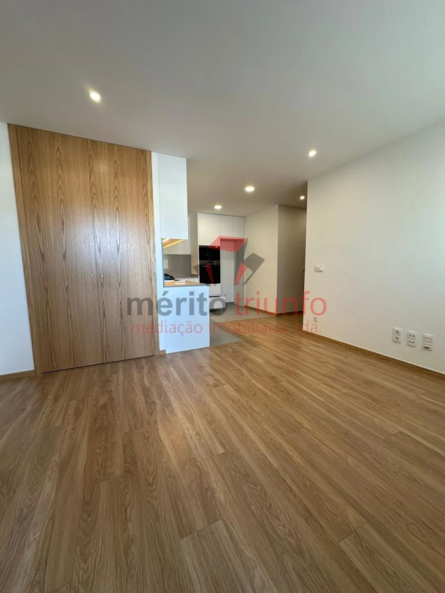 Apartamento T1 para Venda em Nine Foto 4