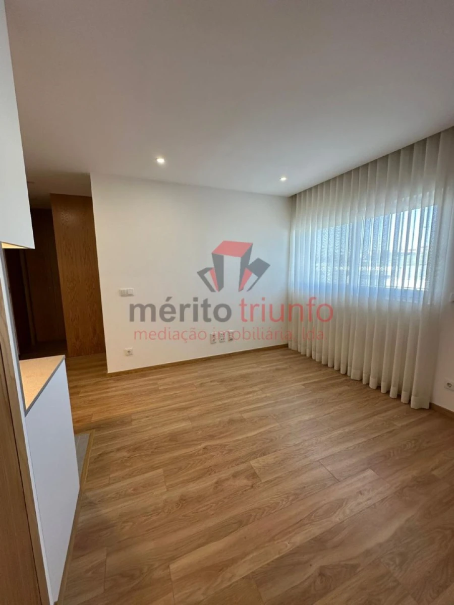 Apartamento T1 para Venda em Nine Foto 5